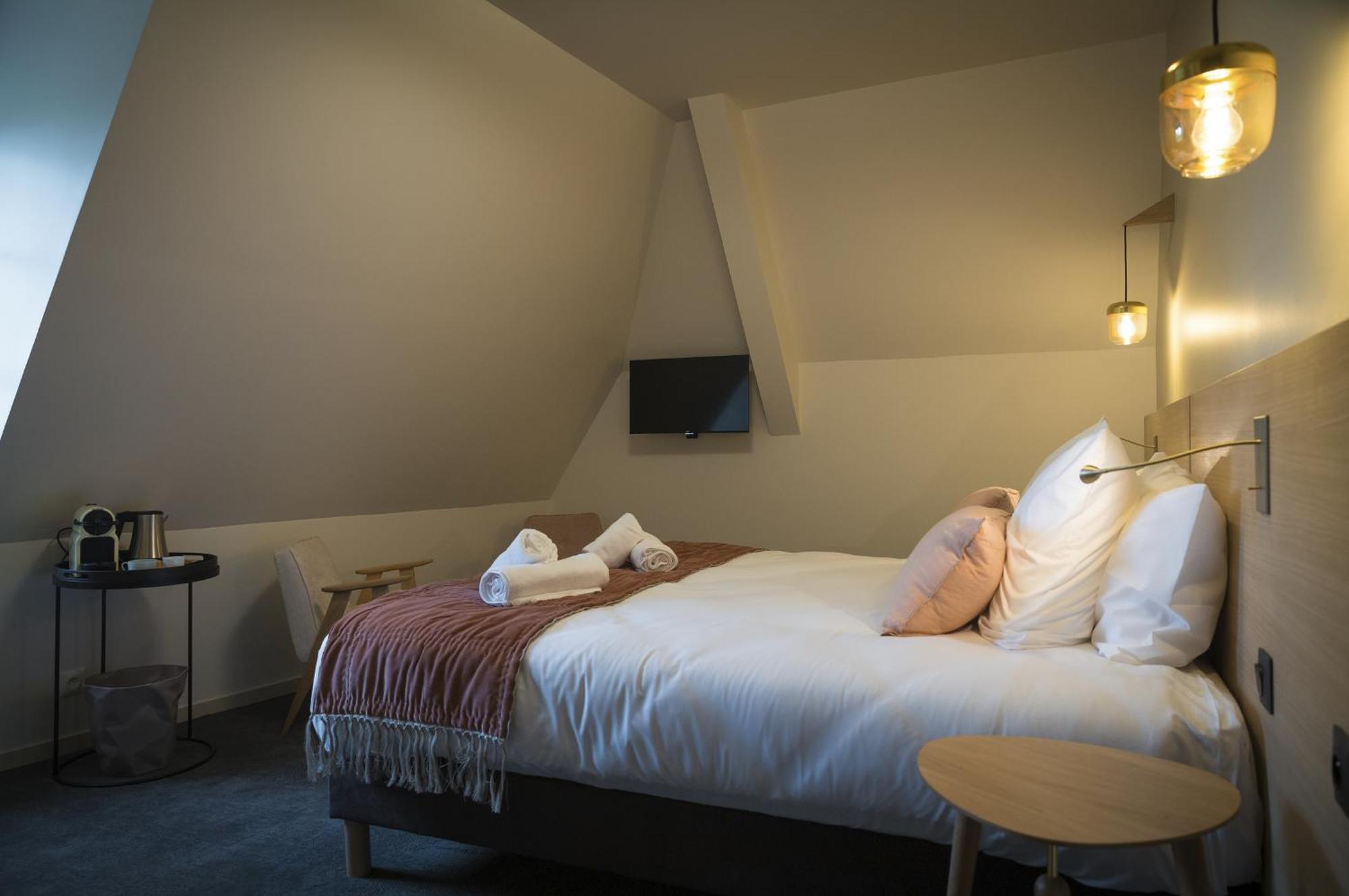 Domaine De L'Ecorcerie Otel Fontaine-le-Comte Dış mekan fotoğraf