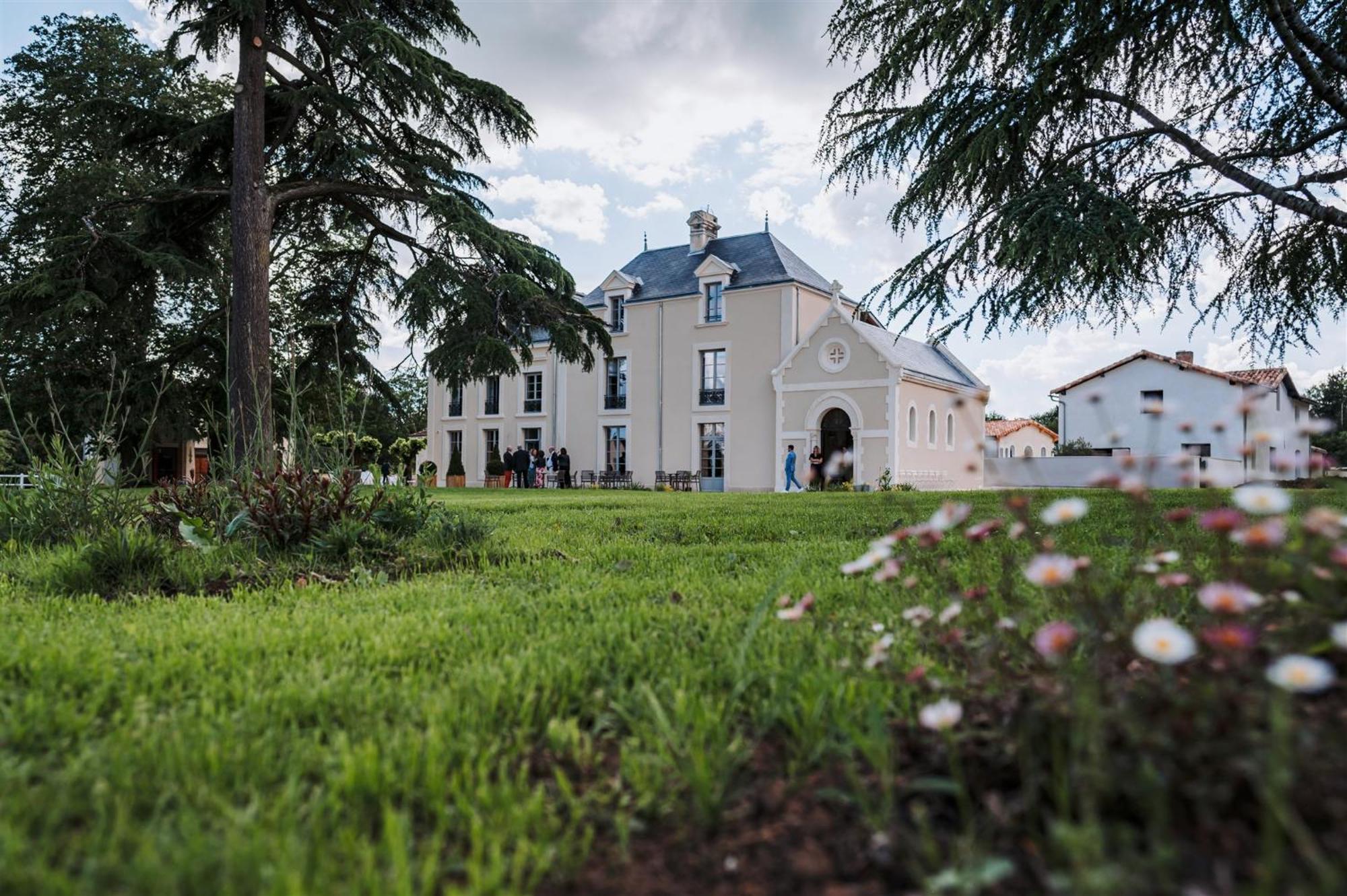 Domaine De L'Ecorcerie Otel Fontaine-le-Comte Dış mekan fotoğraf