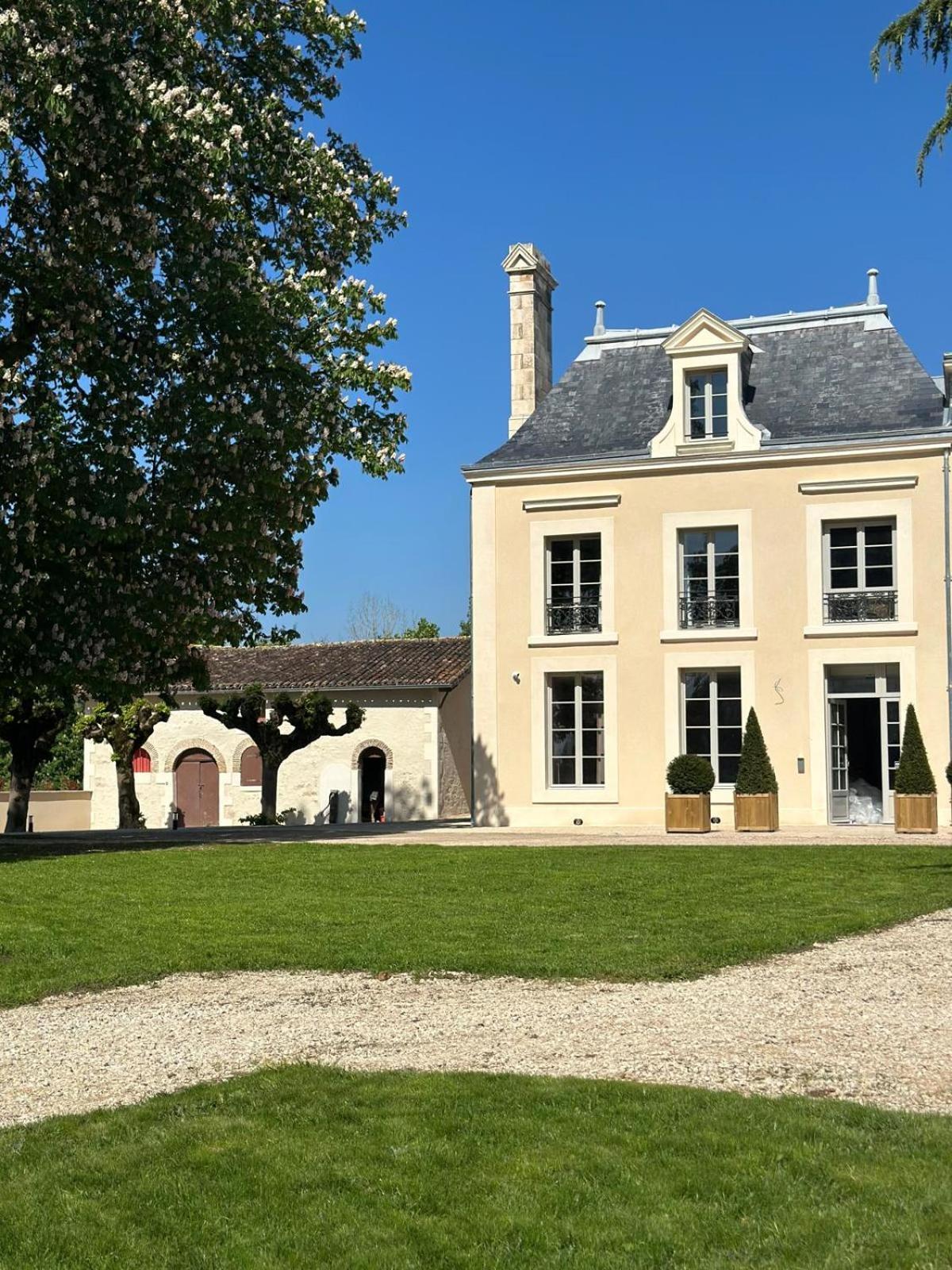 Domaine De L'Ecorcerie Otel Fontaine-le-Comte Dış mekan fotoğraf