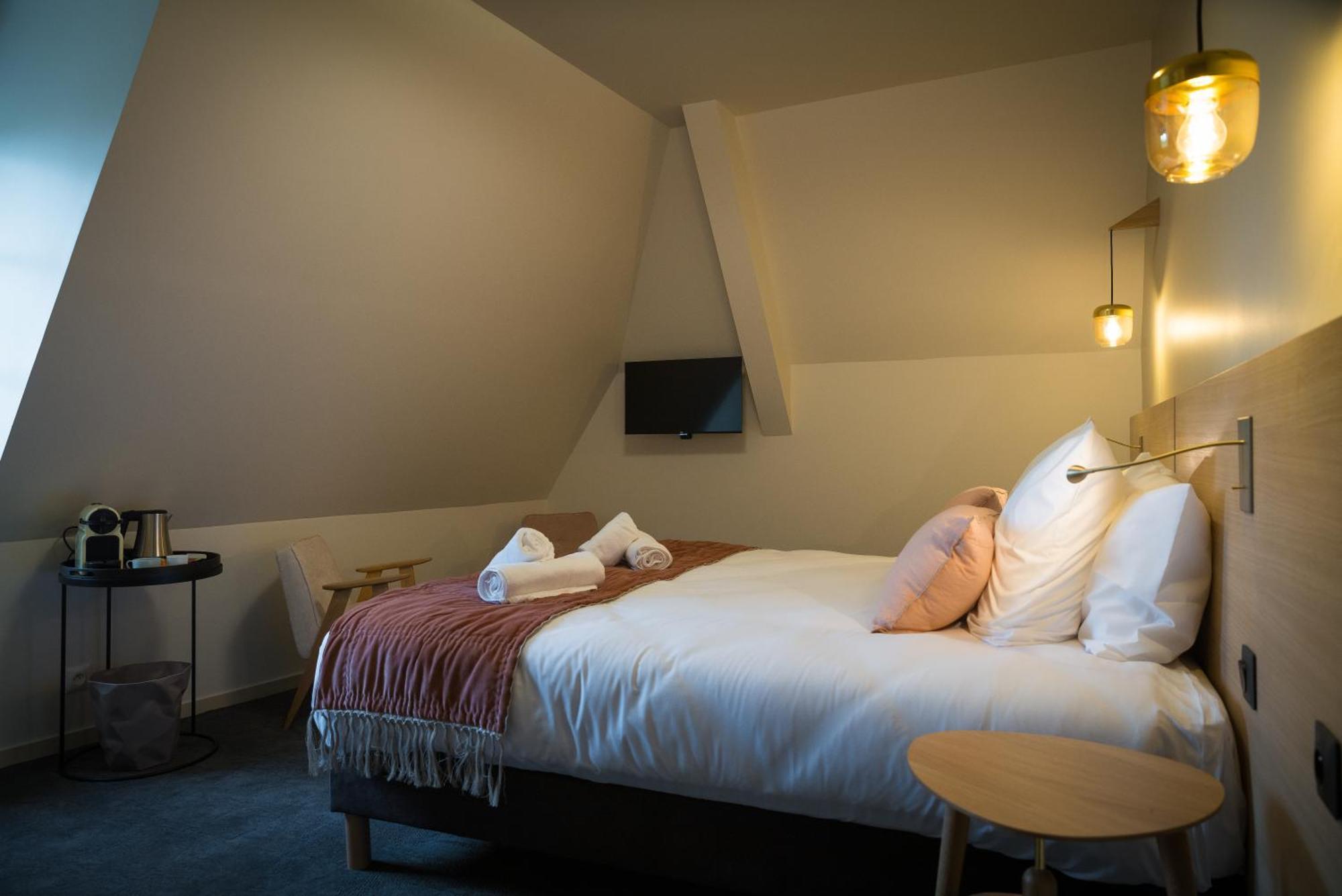 Domaine De L'Ecorcerie Otel Fontaine-le-Comte Dış mekan fotoğraf