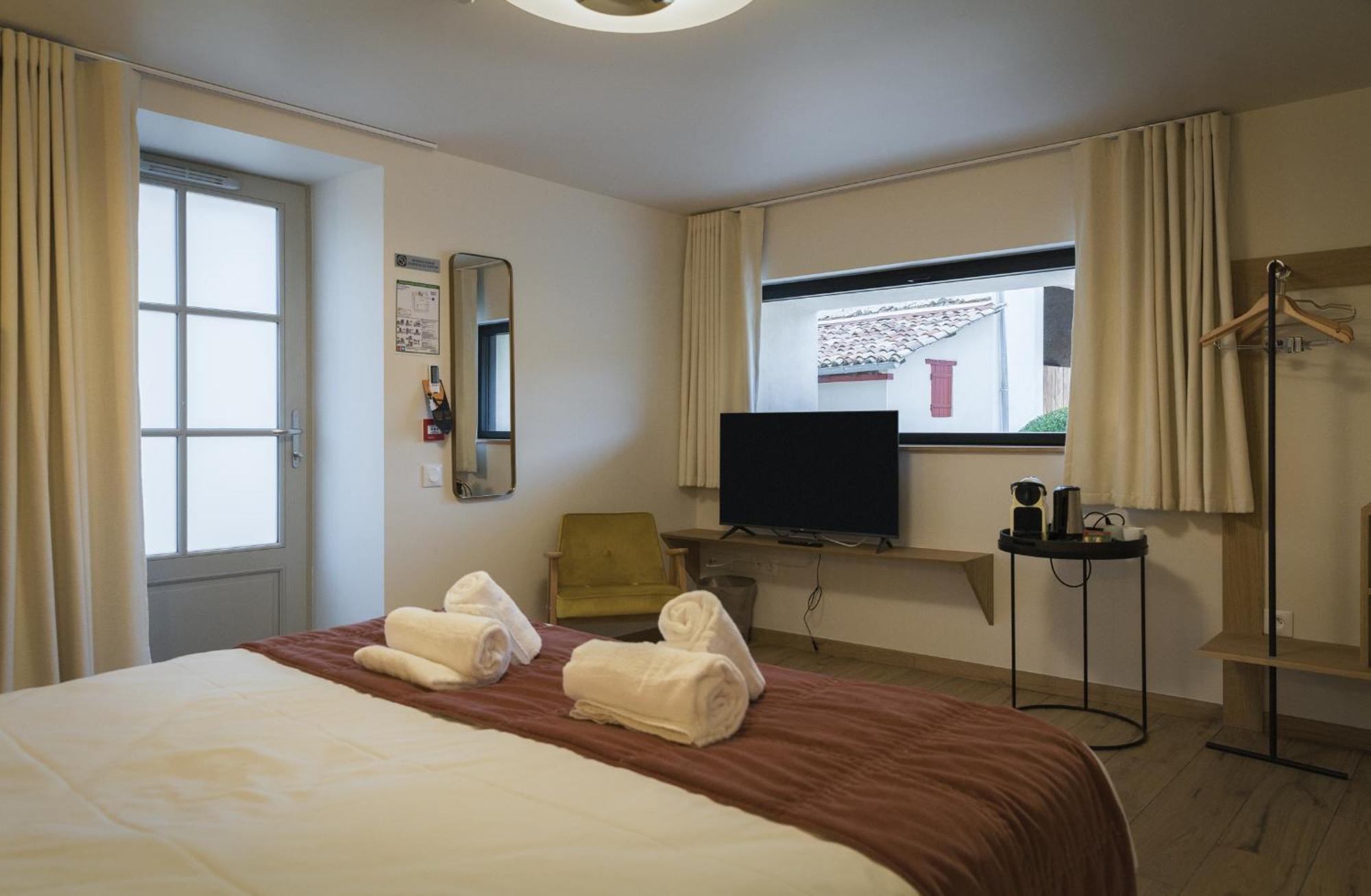 Domaine De L'Ecorcerie Otel Fontaine-le-Comte Dış mekan fotoğraf
